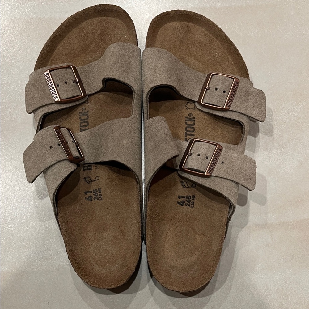 Birkenstock Women’s Suede Brown Sandals. NWOT